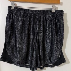 Nike Women's Black Patterned Athletic Shorts